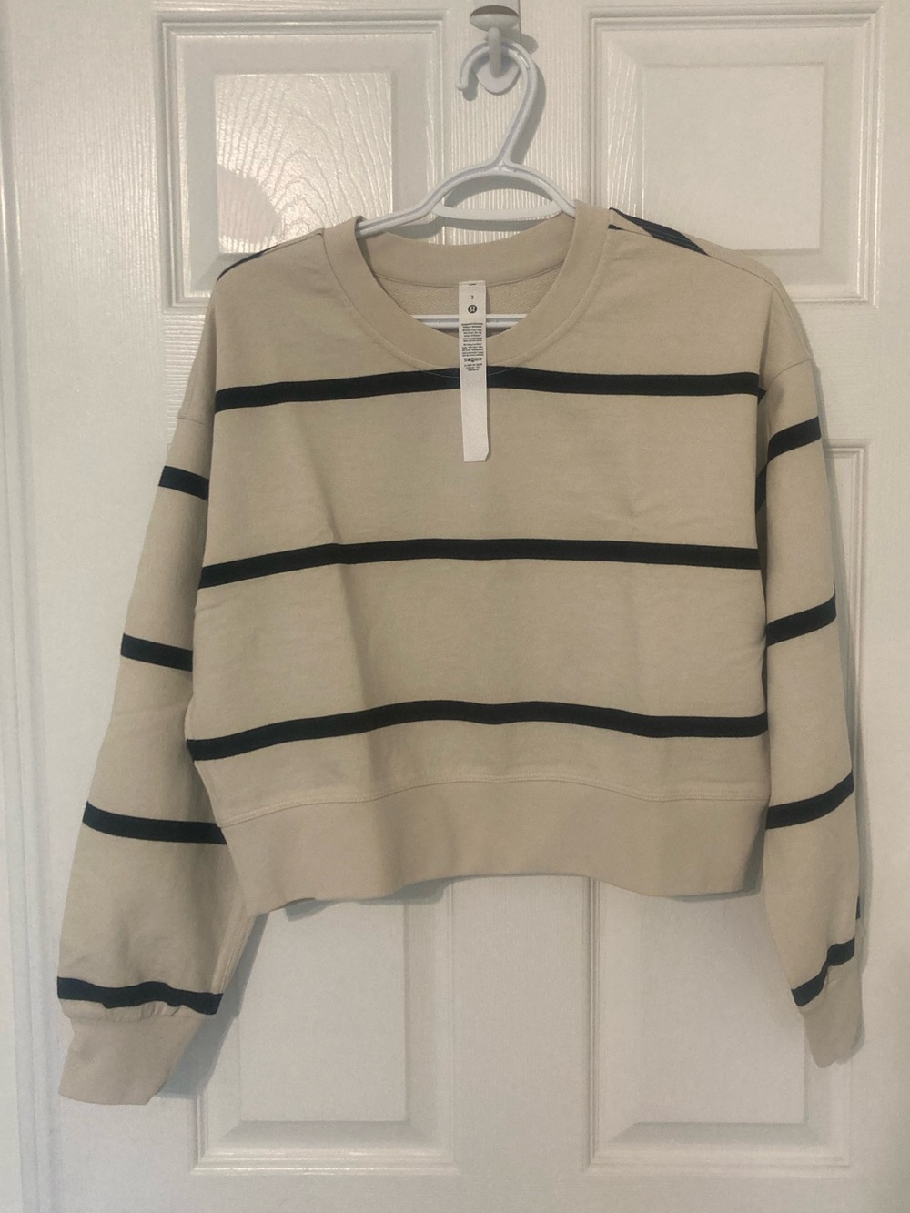 lululemon athletica Cream and Black perfectly oversized cropped crew Sweatshirt - Picture 5 of 6